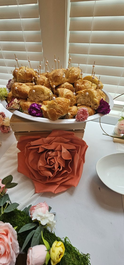 White and pink floral table arrangement